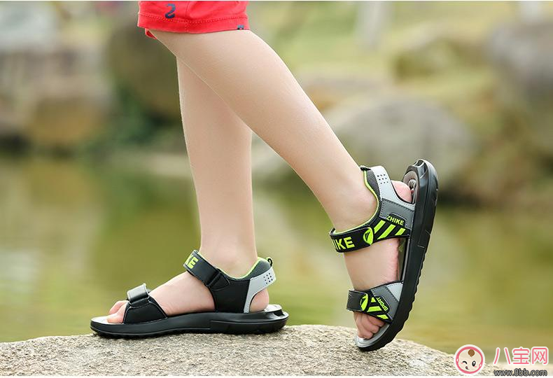 夏天一定要遠(yuǎn)離這幾雙涼鞋     不然傷到孩子得不償失