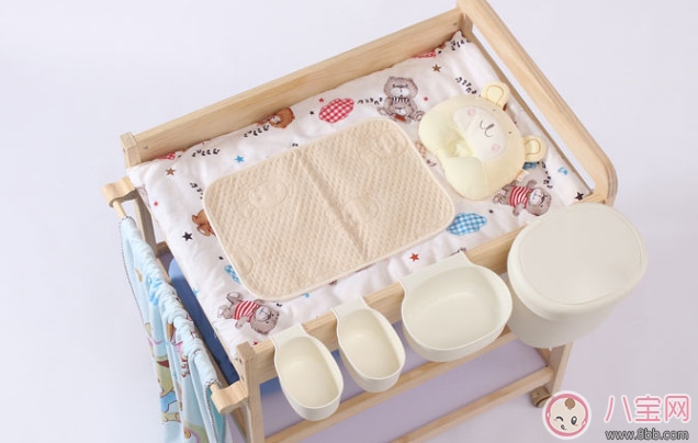 尿布臺(tái)可以用多久 寶寶尿布臺(tái)可以用到幾個(gè)月(至少3個(gè)月) 尿布臺(tái)可以用多久 寶寶尿布臺(tái)可以用到幾個(gè)月(至少3個(gè)月)