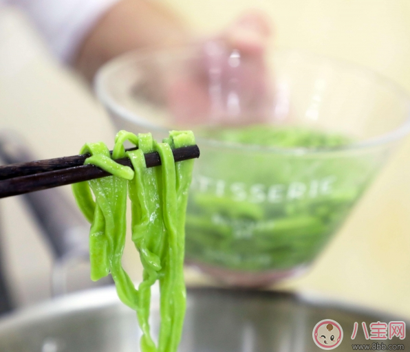 食欲大開的彩色面條：五彩時(shí)蔬鮮蝦面