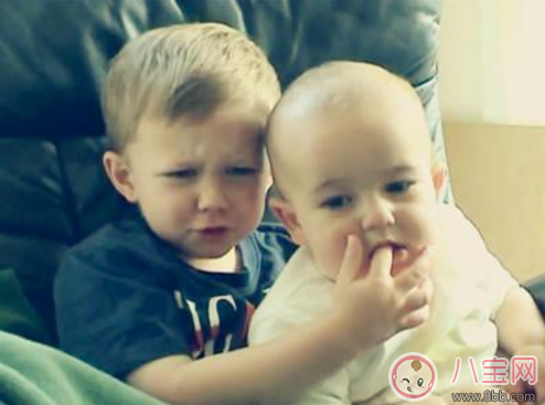 1歲寶寶愛咬人怎么辦 寶寶咬人有什么解決方法 1歲寶寶愛咬人怎么辦 寶寶咬人有什么解決方法