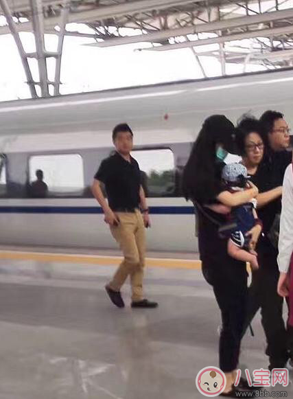 Baby小海綿坐高鐵圖片 幾個月的嬰兒可以坐高鐵需要注意什么 Baby小海綿坐高鐵圖片 幾個月的嬰兒可以坐高鐵需要注意什么