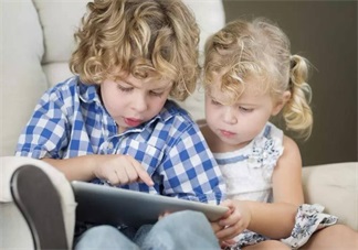 賈靜雯咘咘唱歌呆萌可愛(ài) 寶寶唱歌萌翻天