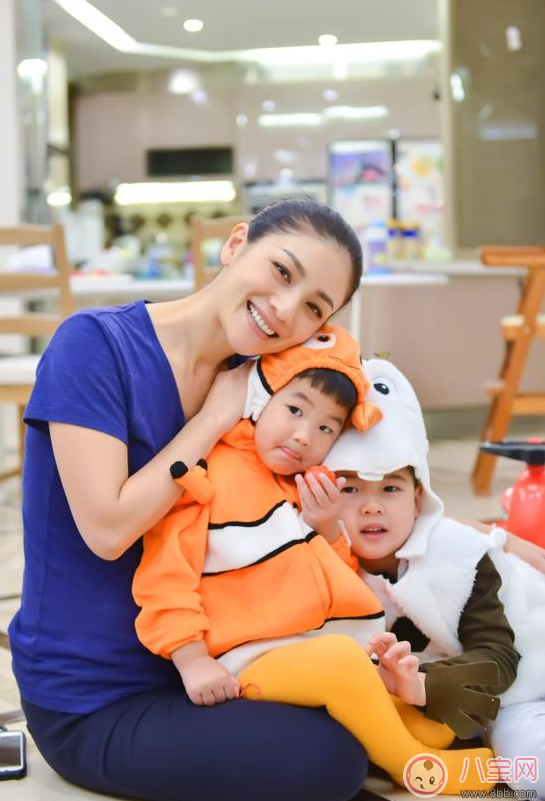 大寶和二寶能和睦相處？ 胡可教會大家