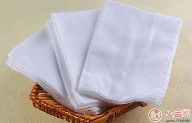 夏天用紙尿褲好還是用尿布好 尿布和紙尿褲哪個好