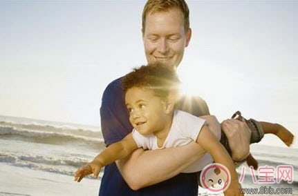 適合寶寶和爸爸一起玩的親子游戲 父親和寶寶的親子游戲