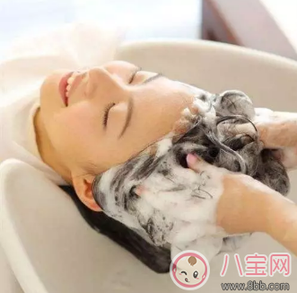 夏季坐月子期間什么時候可以洗頭 這樣洗更健康