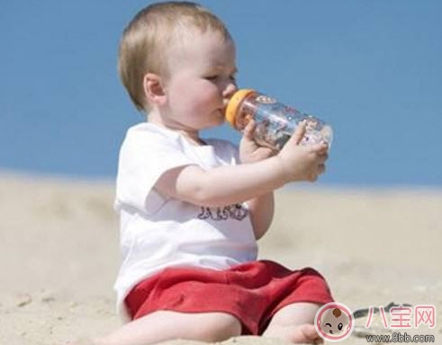 寶寶喝什么水最好 如何讓寶寶多喝水 寶寶喝什么水最好 如何讓寶寶多喝水