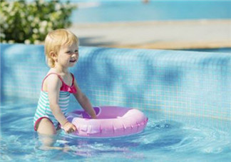 2017夏季寶寶游泳水溫多少合適 嬰兒游泳水溫過(guò)高會(huì)怎么樣