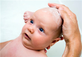 頭垢對寶寶的影響 頭垢怎么去除有哪些注意事項