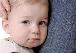 寶寶認生怎么辦 寶寶認生好還是不認生好(為什么有些寶寶不認生)