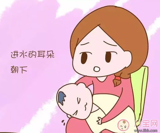寶寶洗澡耳朵進水了怎么辦 怎么判斷寶寶耳朵進水(搖頭挖耳朵)