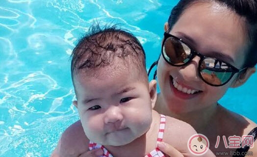 2017夏季寶寶游泳水溫多少合適 嬰兒游泳水溫過高會怎么樣