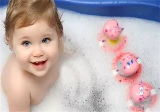 夏天竟然不能給孩子洗澡 分清時候洗澡效率高