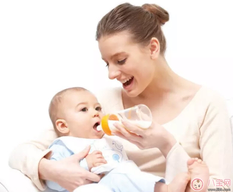 如何教寶寶用杯子喝水 寶寶喝水奶瓶哪種好