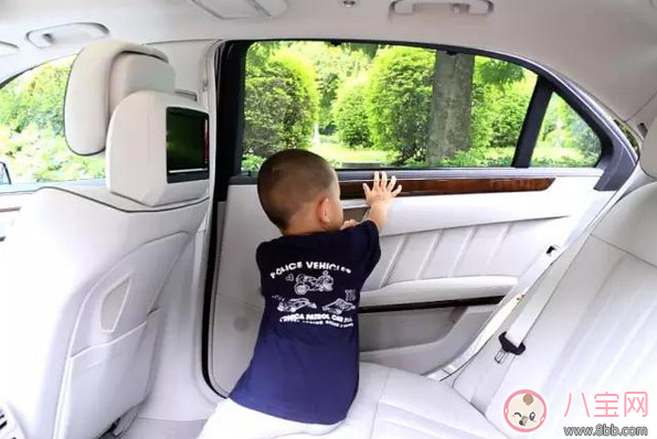 兩歲半女童被遺忘校車內怎么自救 孩子在外自救方法一定要會 兩歲半女童被遺忘校車內怎么自救 孩子在外自救方法一定要會