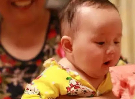 第一次寶寶吃西瓜要注意什么 夏天寶寶多大可以吃西瓜