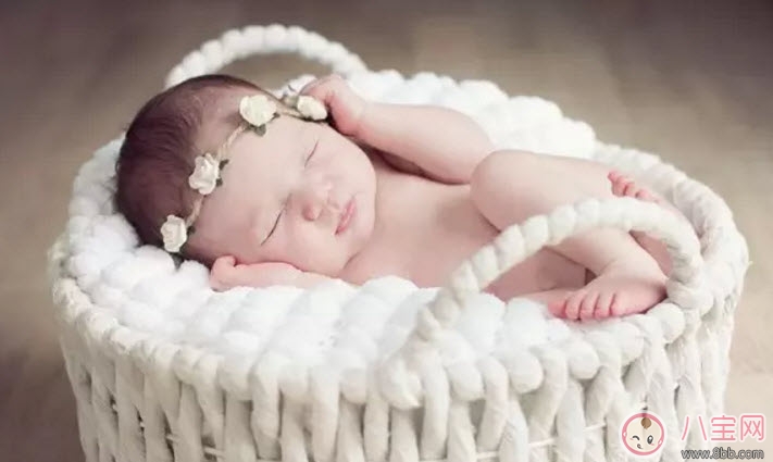 寶寶放下就哭為什么 如何糾正寶寶放下就哭