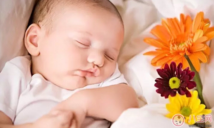 寶寶放下就哭為什么 如何糾正寶寶放下就哭