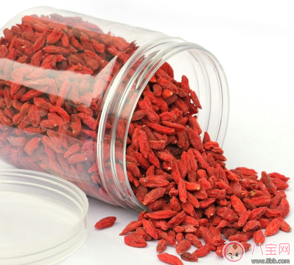 男人有黑眼圈是腎虛嗎 男士去黑眼圈小妙招 男人有黑眼圈是腎虛嗎 男士去黑眼圈小妙招