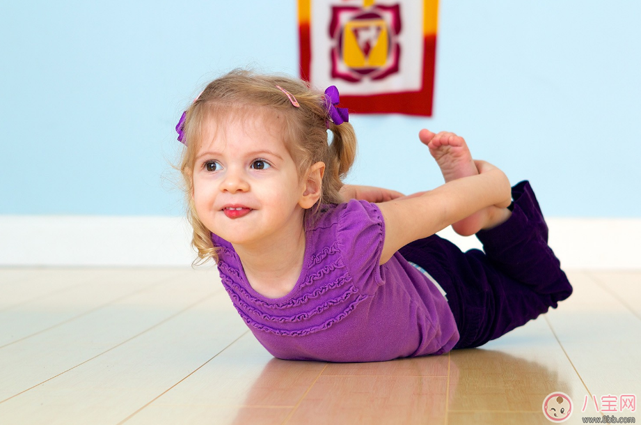 辣媽帶著兒女練瑜伽 孩子練瑜伽好不好 辣媽帶著兒女練瑜伽 孩子練瑜伽好不好