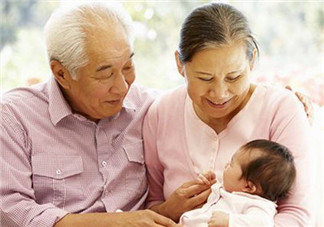 老人帶孩子經驗有哪些 老人帶孩子經驗的弊端。