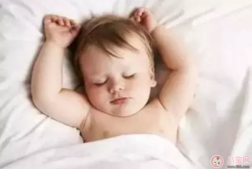 新生兒吃奶不專怎么辦 如何解決吃奶問題 新生兒吃奶不專怎么辦 如何解決吃奶問題