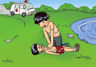 熊孩子岸邊狂笑 他要死了 遇見溺水怎么辦