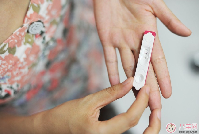 胎動十多次是不是孩子就是多動癥 胎兒在肚子里怎么動好