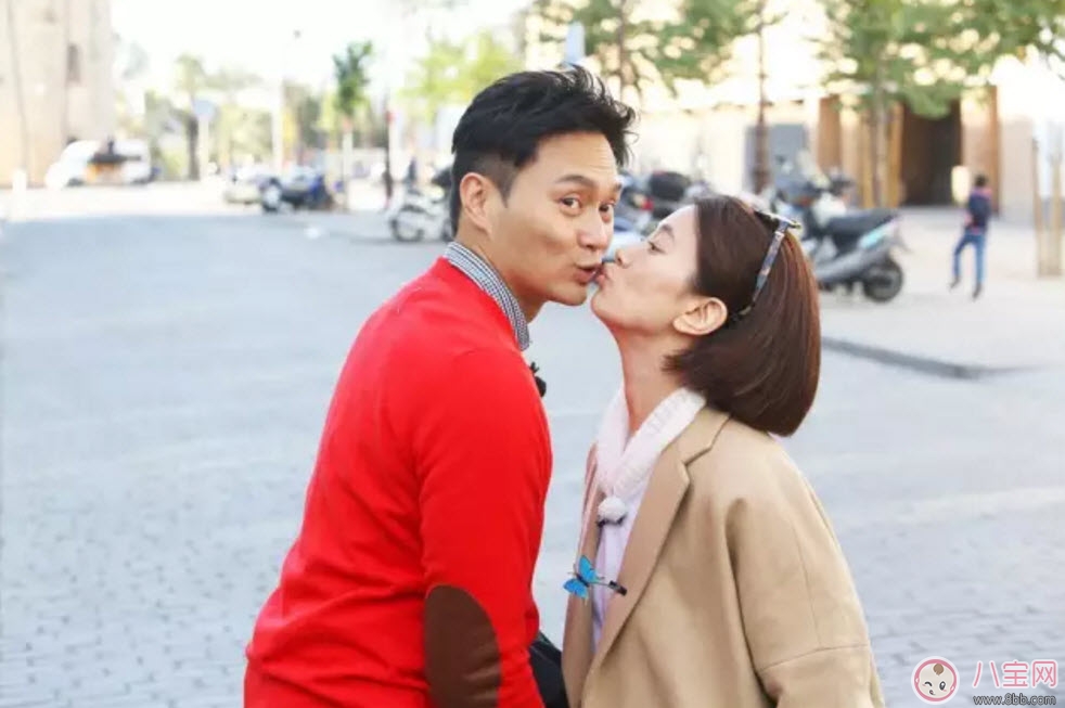 產后抑郁老公的陪伴很重要 不解學學寵妻典范張智霖