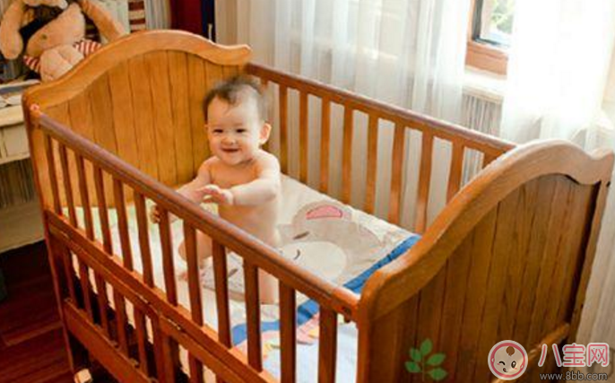 寶寶墜床后我們該做什么 怎么防止寶寶墜床