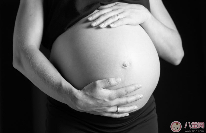 懷孕能帶隱形眼鏡嗎 懷孕帶隱形眼鏡對胎兒有影響嗎