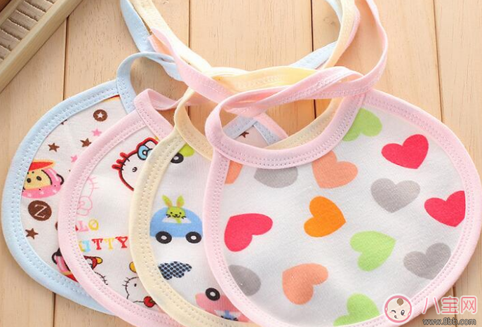 圍嘴的作用 什么樣的圍嘴比較好 圍嘴的作用 什么樣的圍嘴比較好