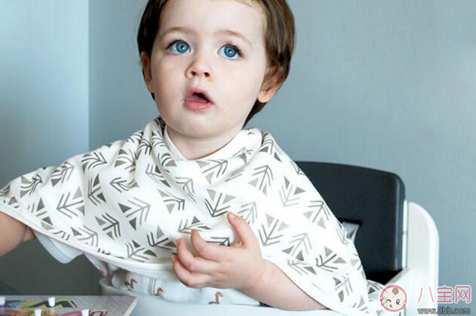 圍嘴的作用 什么樣的圍嘴比較好 圍嘴的作用 什么樣的圍嘴比較好