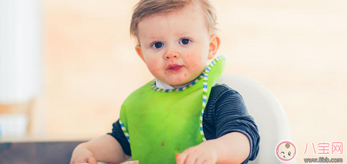 圍嘴的作用 什么樣的圍嘴比較好 圍嘴的作用 什么樣的圍嘴比較好