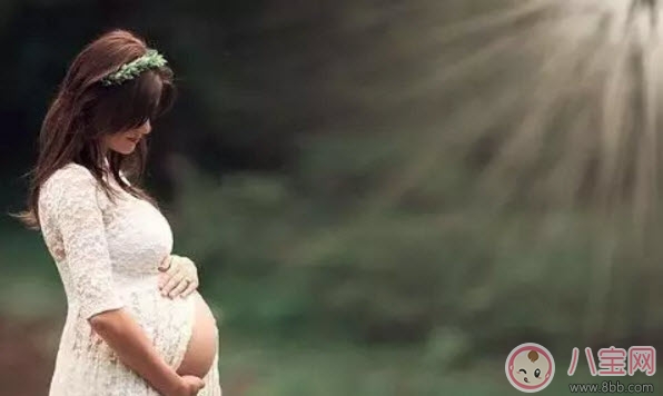 孕婦初期發(fā)燒怎么辦 發(fā)燒對胎兒的影響 孕婦初期發(fā)燒怎么辦 發(fā)燒對胎兒的影響