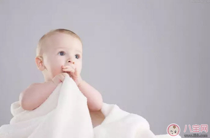 寶寶胎毛什么時候掉 寶寶胎發什么時候剃