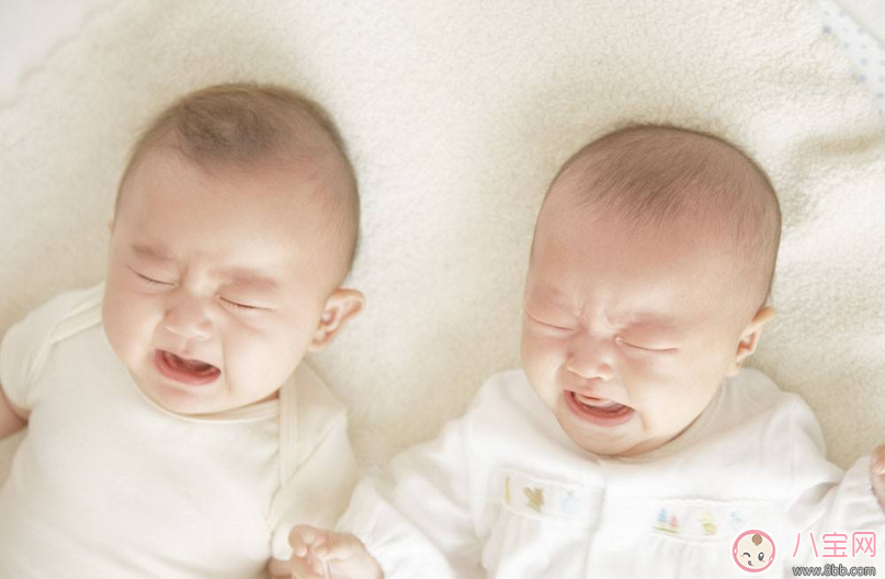 嬰兒晚上愛哭鬧是因為什么 寶寶半夜哭怎么安撫 嬰兒晚上愛哭鬧是因為什么 寶寶半夜哭怎么安撫