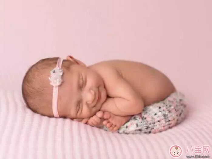 寶寶頭發(fā)稀少發(fā)黃怎么辦 寶寶頭發(fā)長(zhǎng)的慢是什么原因