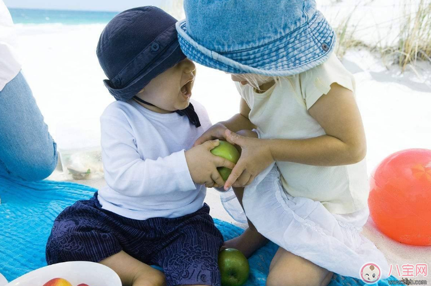 孩子這樣其實(shí)是中暑了 別把中暑當(dāng)發(fā)燒治 孩子這樣其實(shí)是中暑了 別把中暑當(dāng)發(fā)燒治