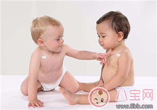 秋季寶寶皮膚干燥 如何保養(yǎng)以及飲食建議 秋季寶寶皮膚干燥 如何保養(yǎng)以及飲食建議