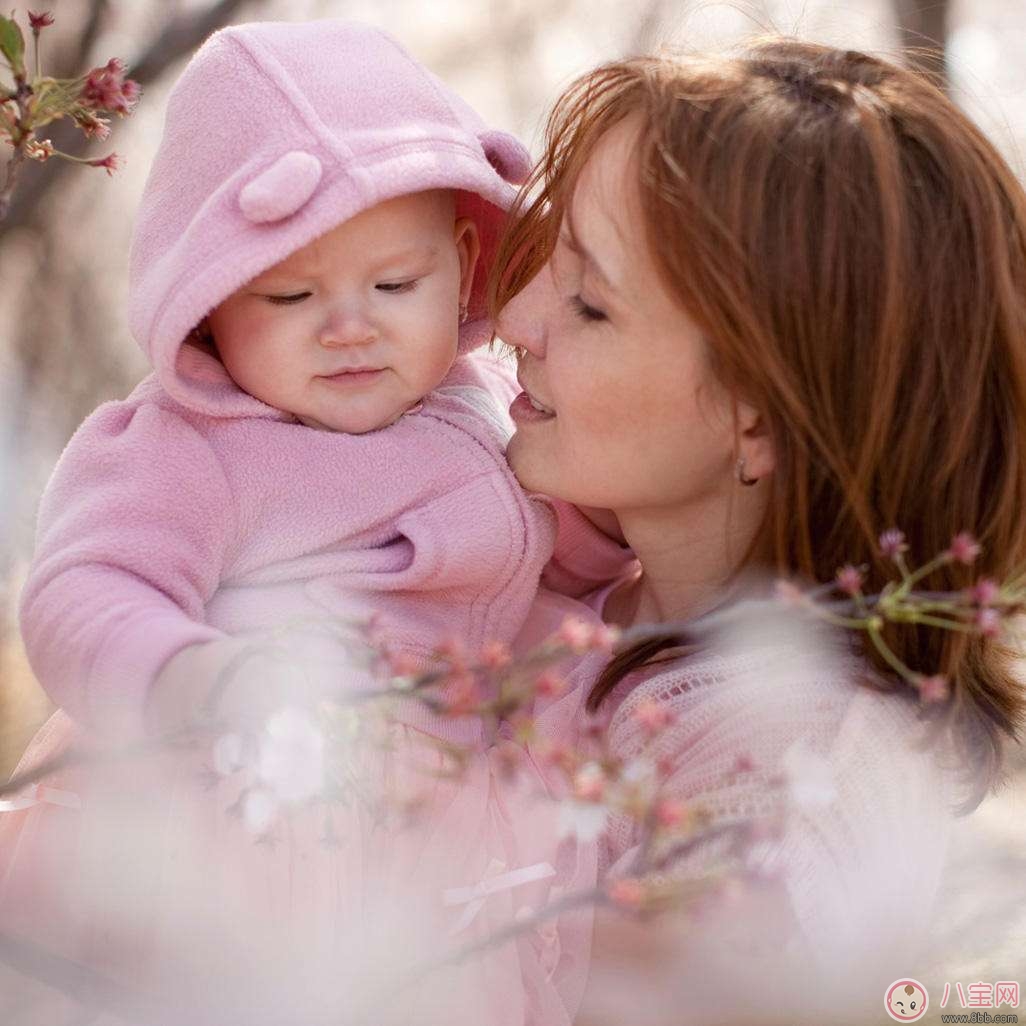 秋季寶寶皮膚干燥 如何保養(yǎng)以及飲食建議 秋季寶寶皮膚干燥 如何保養(yǎng)以及飲食建議