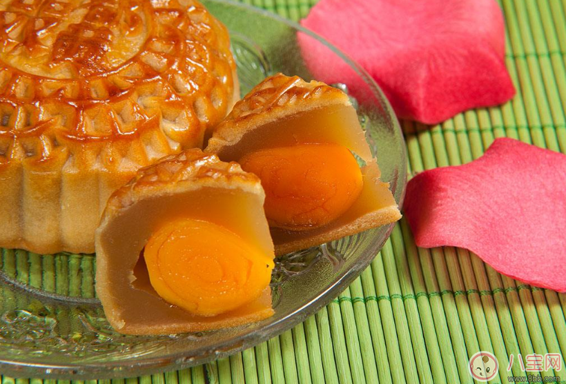 來月經可以吃月餅嗎 吃月餅吃多了會怎么樣 來月經可以吃月餅嗎 吃月餅吃多了會怎么樣