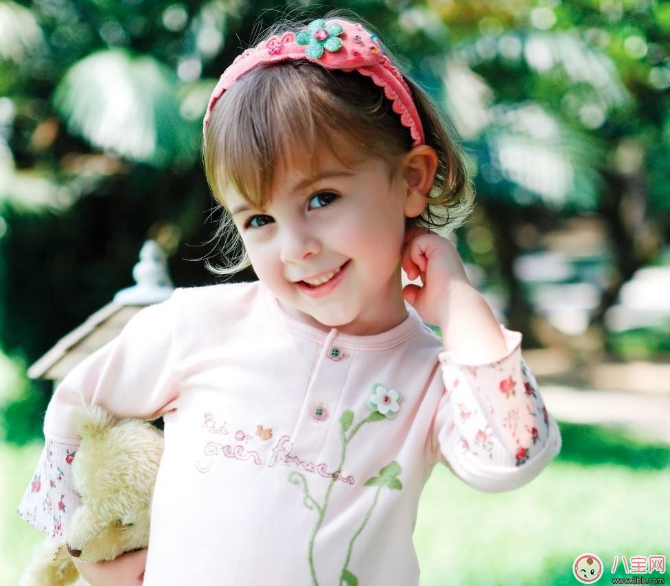 甜馨穿衣越來越美 如何給寶寶選購衣服