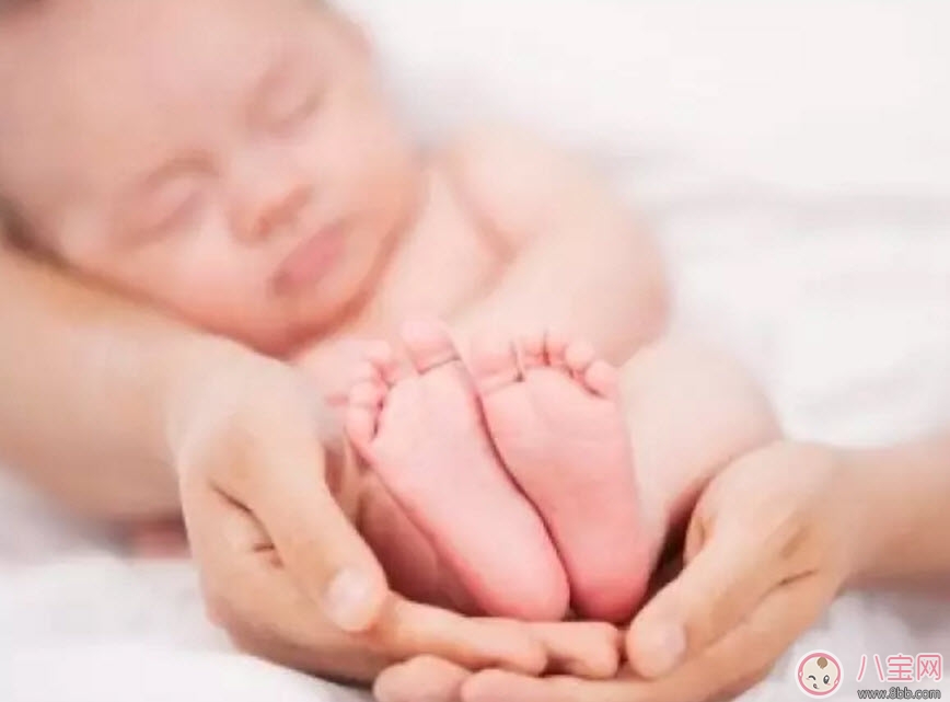 寶寶多大穿鞋好呢 寶寶穿鞋千萬不要買大一碼 寶寶多大穿鞋好呢 寶寶穿鞋千萬不要買大一碼