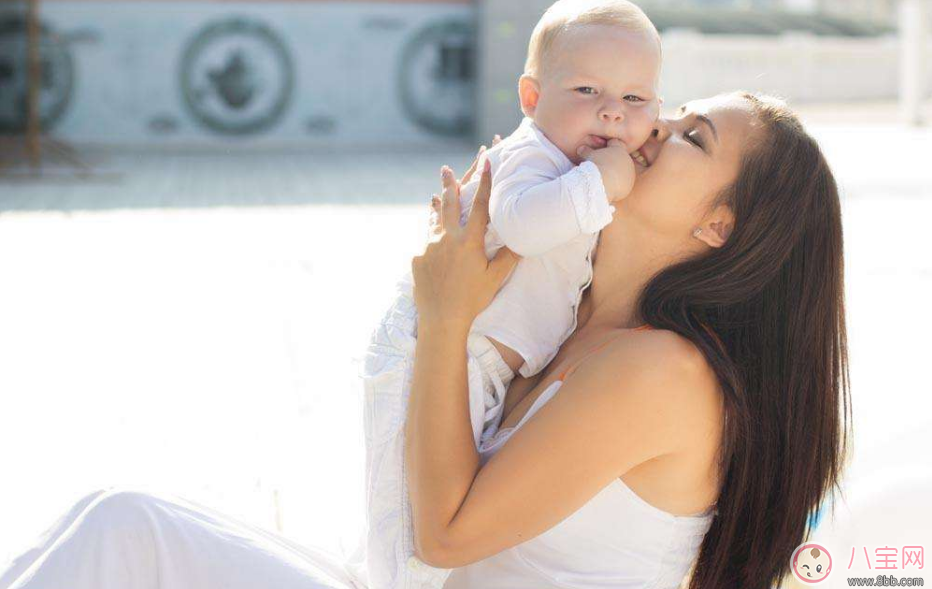 產(chǎn)后護(hù)理要到位 一不小心就有了媽媽手頸椎病和腰疼 產(chǎn)后護(hù)理要到位 一不小心就有了媽媽手頸椎病和腰疼