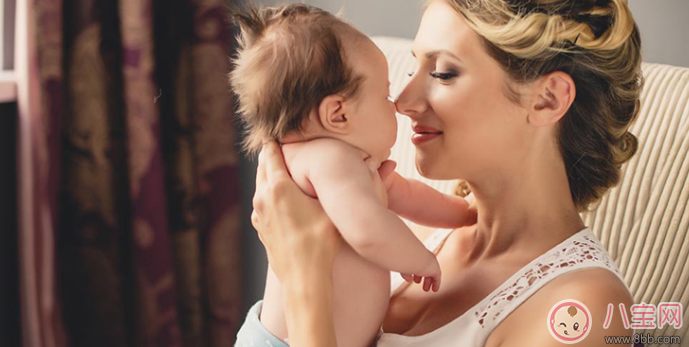 母乳喂養(yǎng)姿勢和技巧2017 正確的母乳喂養(yǎng)方式