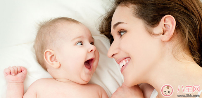 母乳喂養(yǎng)姿勢和技巧2017 正確的母乳喂養(yǎng)方式