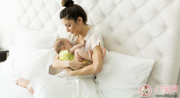 母乳喂養(yǎng)姿勢和技巧2017 正確的母乳喂養(yǎng)方式