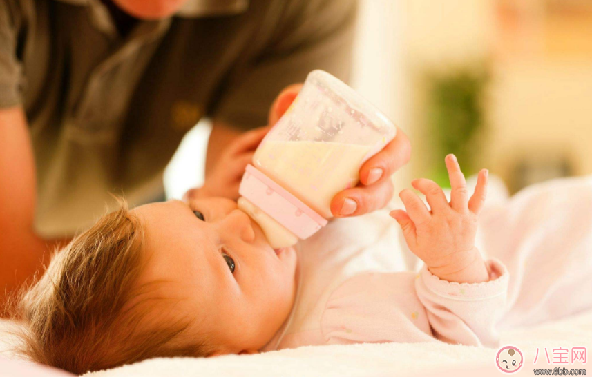 給孩子沖奶用冷水 這一定不是親媽 給孩子沖奶用冷水 這一定不是親媽