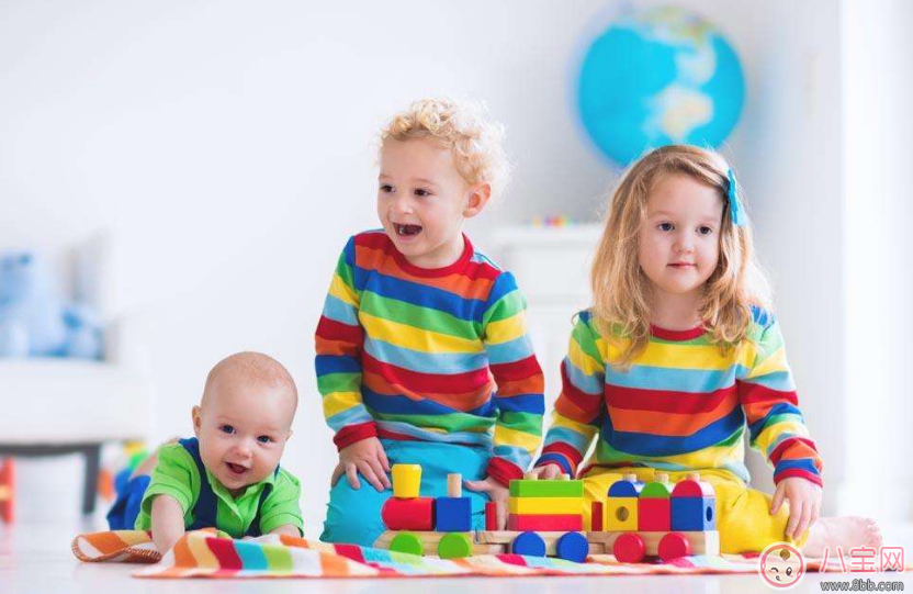 玩積木對孩子的智力開發大 怎么帶孩子玩積木